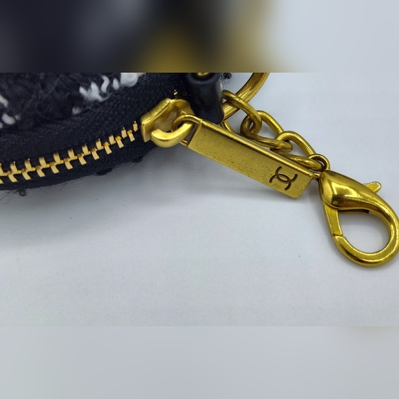 CHANEL Makeup Quilted Mini Crossbody iPhone  Phone Pouch Tweed Coin Case NIB - Picture 8 of 12